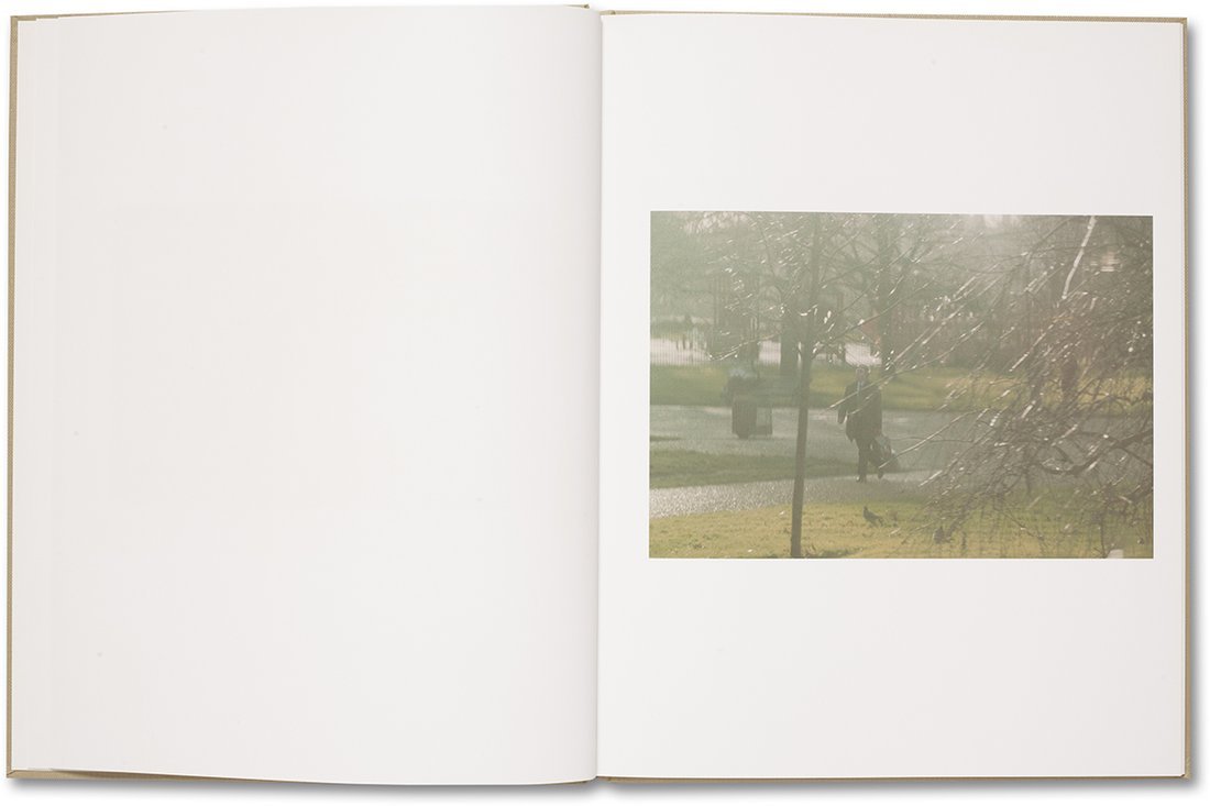 ahorn books | Anders Edström - waiting some birds a bus a woman